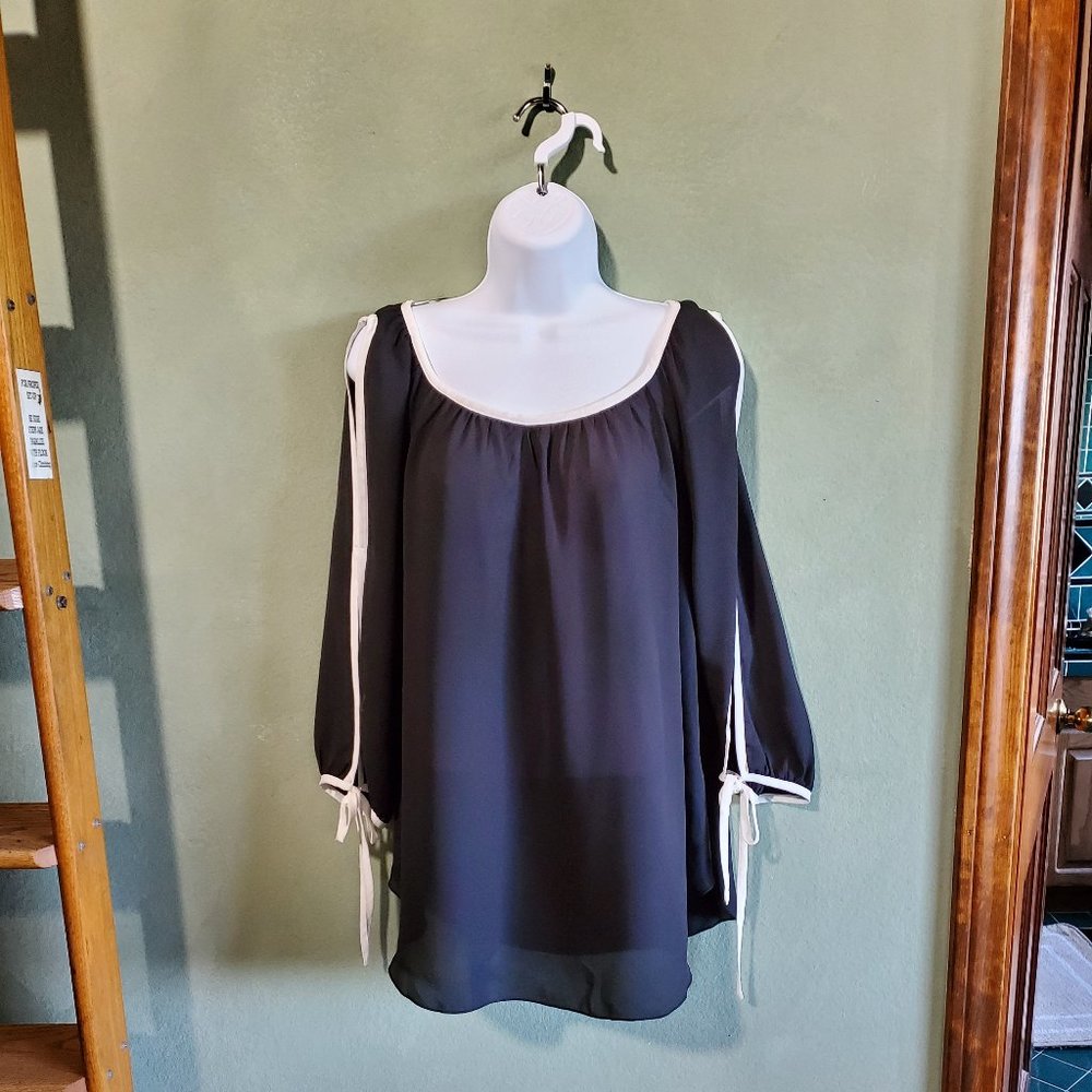 Spense Black and White Top